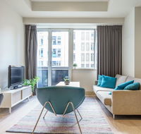 Collins St Chic with Netflix Free Wine Free Wifi - Accommodation 4U