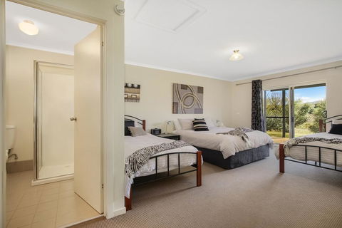 Colonial Inn Guest Rooms - Accommodation 4U 3