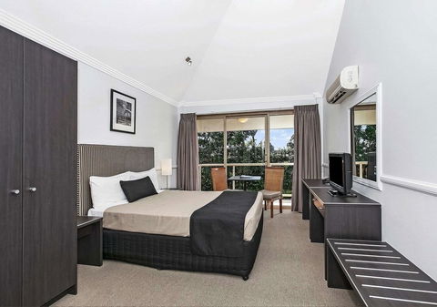 Comfort Inn & Suites Northgate Airport Motel - Accommodation 4U 1