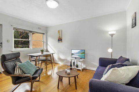 Comfy One-bedroom Unit Between City And Airport - Accommodation 4U 0