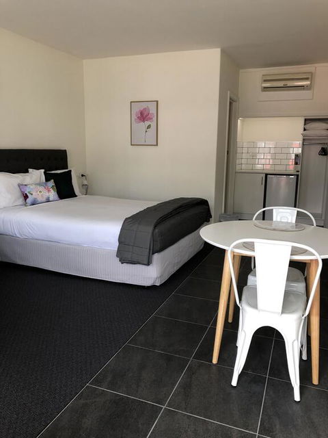 Commodore Motor Inn - Accommodation 4U 3