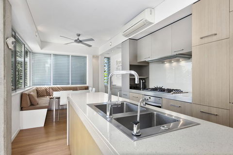 Contemporary & Central, Sunshine Beach - Accommodation 4U 2