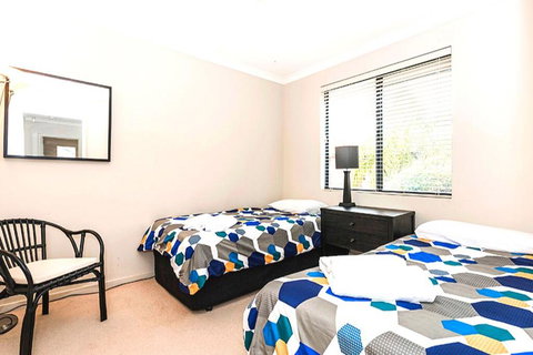 Coode Street Townhouse - Accommodation 4U 3