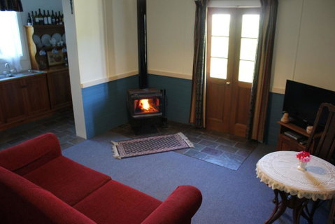 Coonawarra's Pyrus Cottage - Accommodation 4U 1
