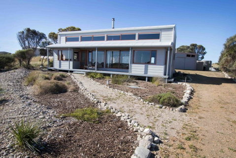 Coorong Aurora - Breathtaking Waterfront Escape - Accommodation 4U 2