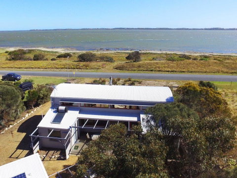 Coorong Aurora - Breathtaking Waterfront Escape - Accommodation 4U 1
