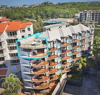 Coral Sea Views Beachfront Penthouse - Accommodation 4U