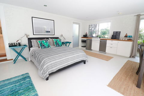 Corella Studio Apartment In Raffetys Resort - Accommodation 4U 2