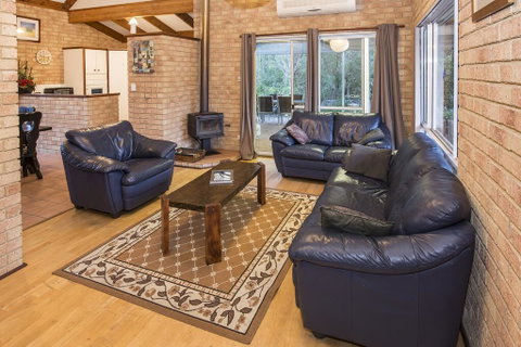 Country Cottage - Accommodation 4U 3