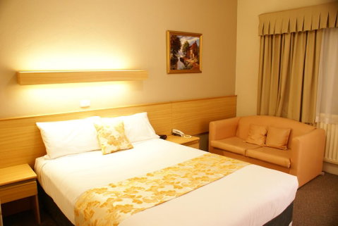 Country Lodge Motor Inn - Accommodation 4U 2