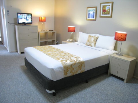 Country Lodge Motor Inn - Accommodation 4U 3