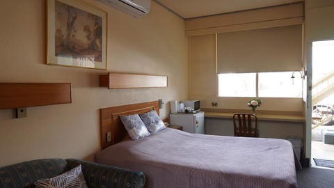 Country Motor Inn - Accommodation 4U 1