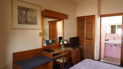 Country Motor Inn - Accommodation 4U 2