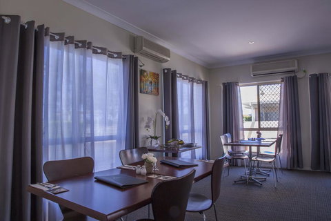 Country Roads Motor Inn - Accommodation 4U 2