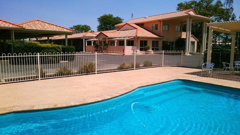 Country Roads Motor Inn - Accommodation 4U 0