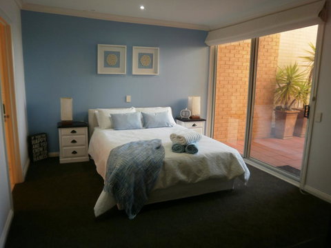 Cowes Beachfront Retreat - Accommodation 4U 3