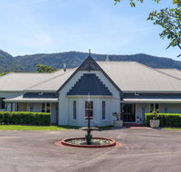 Cowley House - stunning entertainer views pool - Accommodation 4U