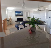Cozzys Condo Luxury Beach House - Accommodation 4U
