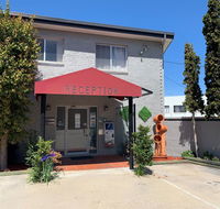 Crest Motor Inn - Accommodation 4U