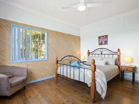 Crystal Blue - Views Across The Bay - Accommodation 4U 2