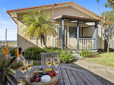 Crystal Blue - Views Across The Bay - Accommodation 4U 3