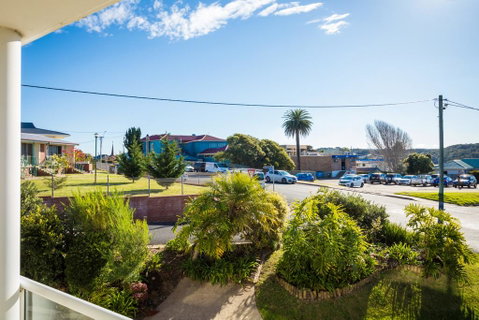 Crystal Waters Unit 2 - Accommodation 4U 1