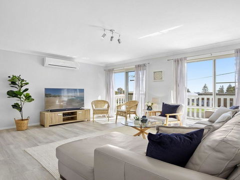 Culburra Beach Retreat - Close To Two Beaches - Accommodation 4U 0
