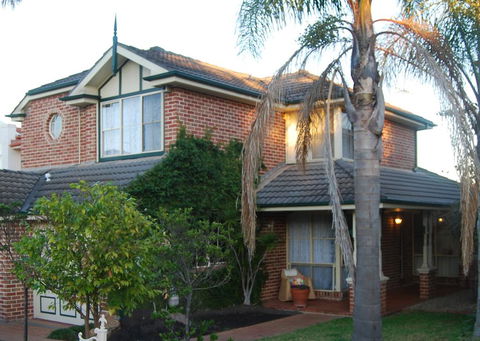 Cutmore Cottages - Highclaire House - Accommodation 4U 0