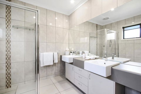 Cypress Townhouse 17 - Suite - Accommodation 4U 1