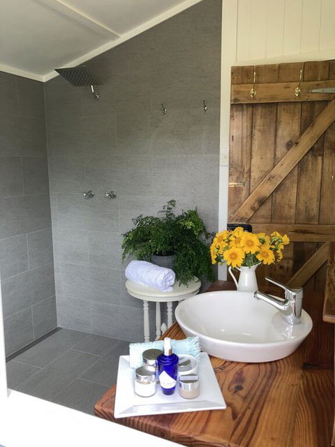 Dayboro - Blue Ridge Lavender Cottage - Accommodation 4U 3
