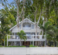 Decked Out By The Sea - Accommodation 4U