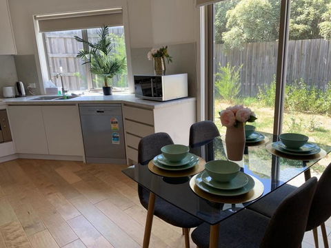 Delicate And Peaceful Bundoora Townhouse 11-R2 - Accommodation 4U 2