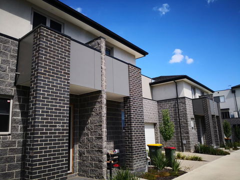 Delicate And Peaceful Bundoora Townhouse 12 - Accommodation 4U 0