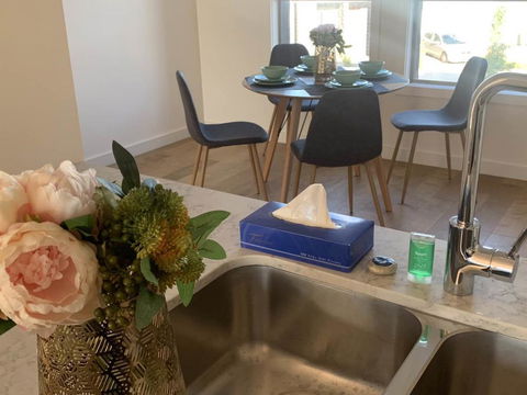 Delicate And Peaceful Bundoora Townhouse 12-R2 - Accommodation 4U 2