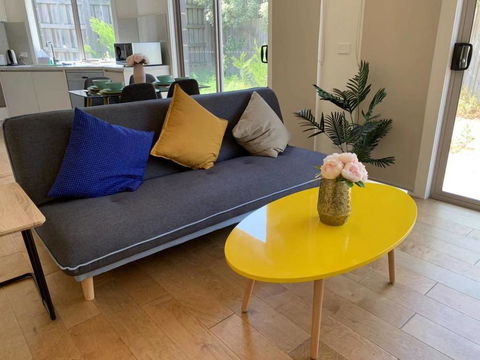 Delicate And Peaceful Bundoora Townhouse 7 - Accommodation 4U 0