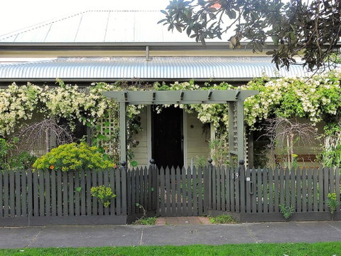 Delightful Cottage - Accommodation 4U 0