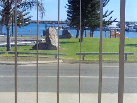 Denison Waterfront - Accommodation 4U 3