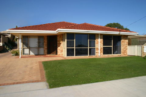 Denison Waterfront - Accommodation 4U 0
