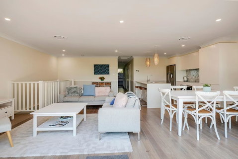 DESIGNER HOLIDAY BEACH PAD // 4 BED // COPA - Accommodation 4U 3