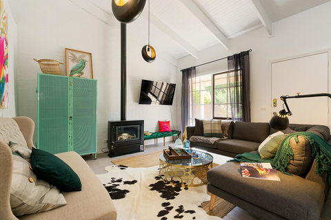 Designer Town Villa - Accommodation 4U 0