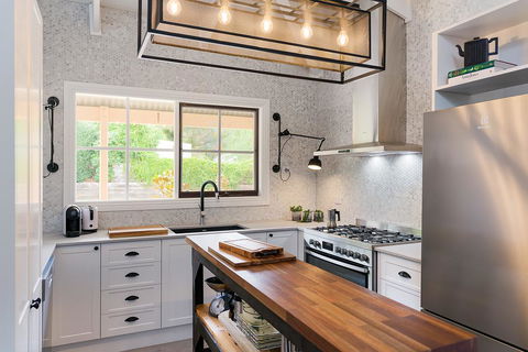 Designer Town Villa - Accommodation 4U 1