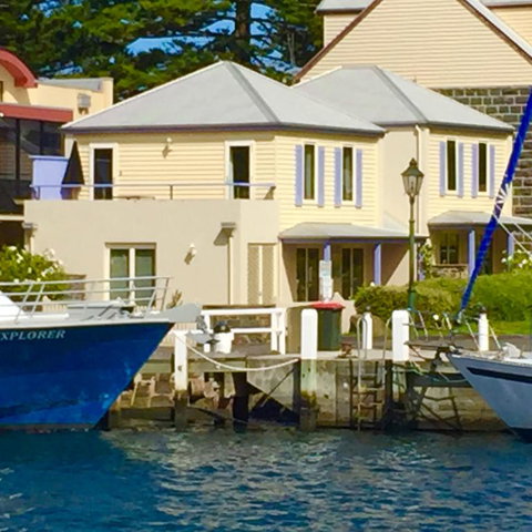 Dockside Waterfront Indulgence - Accommodation 4U 3