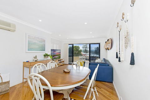 Dolphin Cove - Apt 5 - Accommodation 4U 2