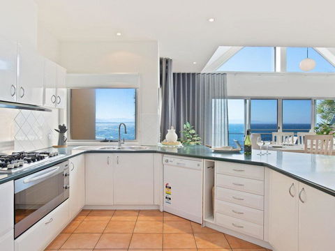 Dolphins Den - Panoramic Views - Accommodation 4U 3
