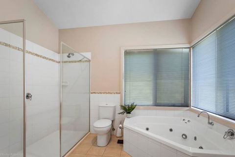 DRIFTWOOD VILLA - Free Wifi, Walk To Beach - Accommodation 4U 2