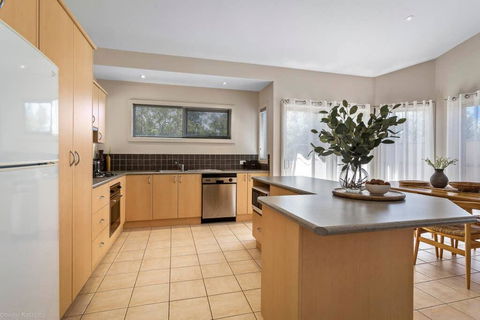 DRIFTWOOD VILLA - Free Wifi, Walk To Beach - Accommodation 4U 3