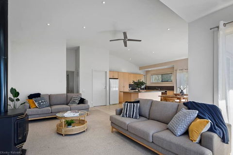 DRIFTWOOD VILLA - Free Wifi, Walk To Beach - Accommodation 4U 1