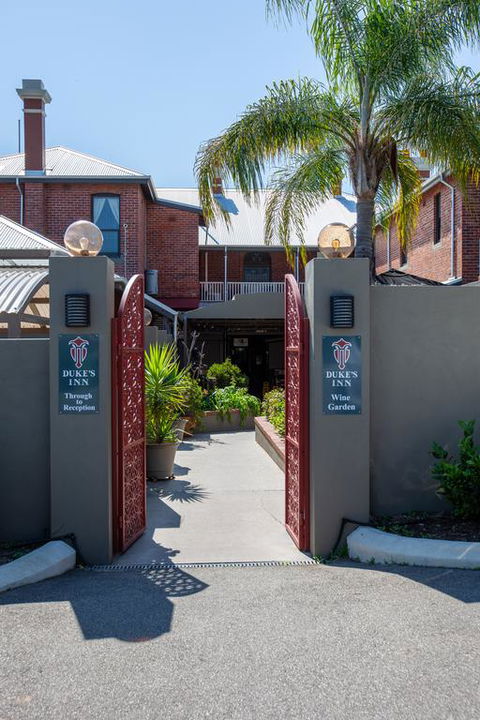 Duke's Inn - Accommodation 4U 3
