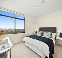 East Mirvac Building with Convenient Living - Accommodation 4U