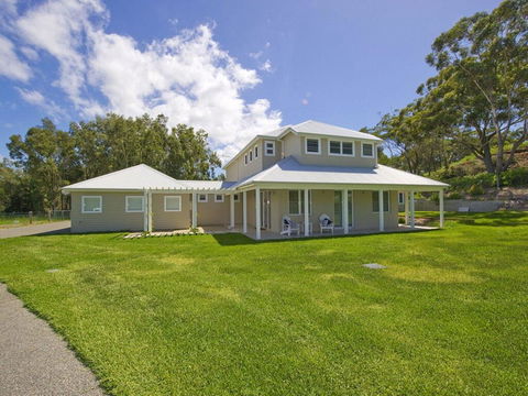 Echo Beach House, 16 Reflections Dr - Luxurious House With Magnificent Pool And Ducted Air - Accommodation 4U 0